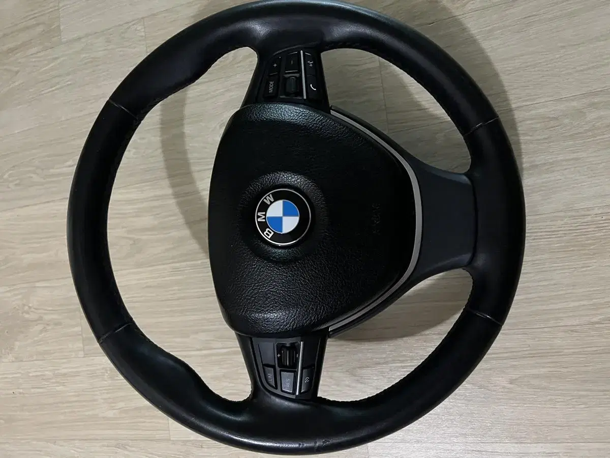 BMW F10 16년식 핸들